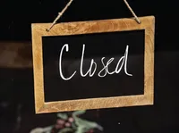 Definition & pronunciation of closed