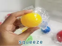 Definition & pronunciation of squeeze